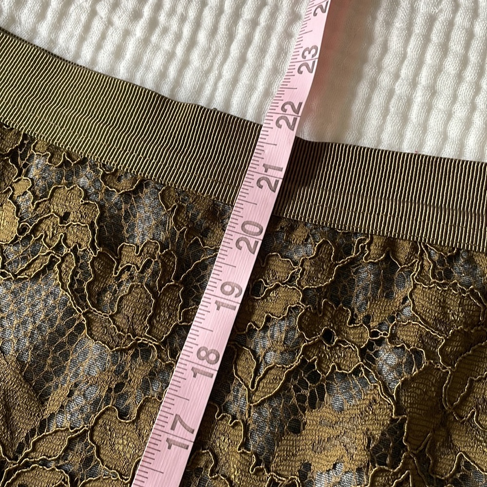 Gorgeous pencil skirt with lace overlay - Picture 5 of 7